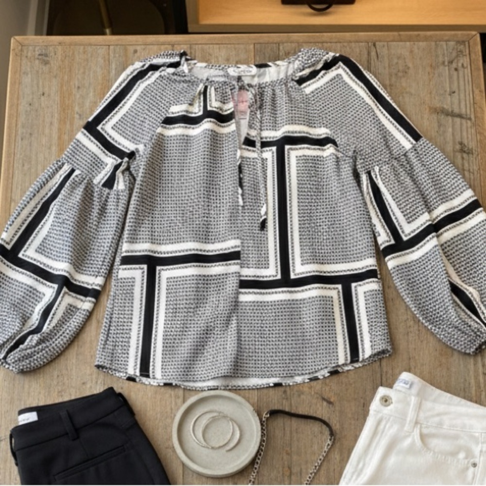 Double Take NWT Black and White Patterned Blouse with bishop sleeves- size small